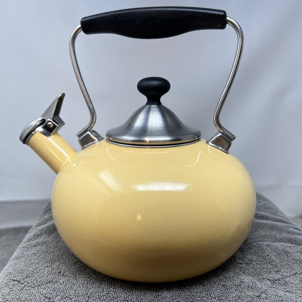 Chantal Classic Enamel-on-Steel Whistling Teakettle Yellow 1.8 Qt - UNUSED